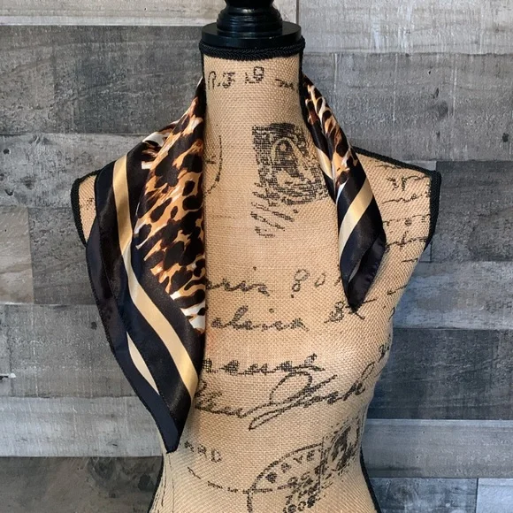 Elegant Leopard Print Scarf - Picture 13 of 16